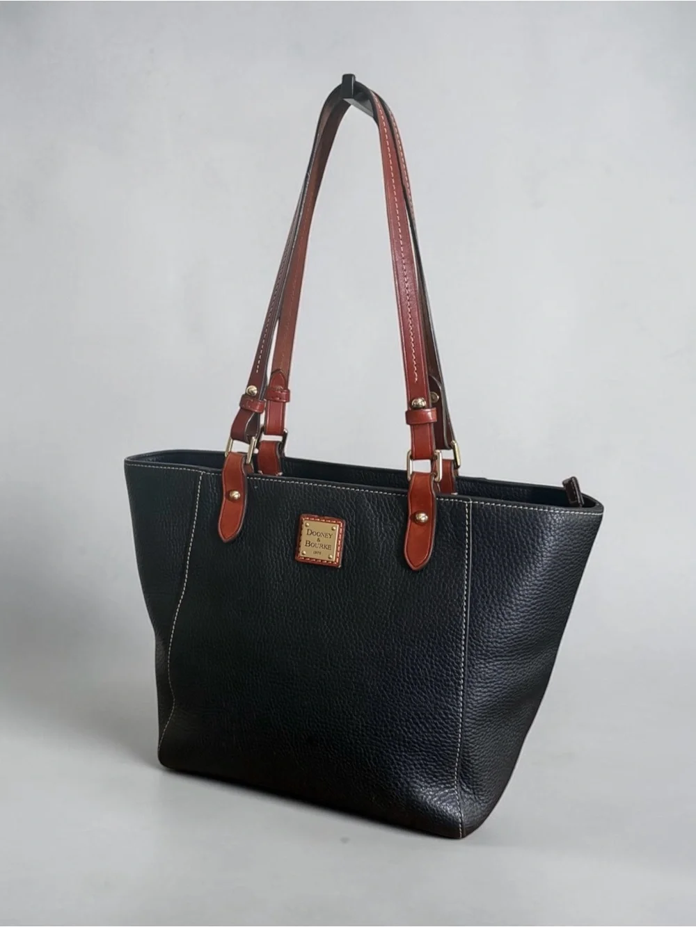 Dooney & Bourke classic dooney